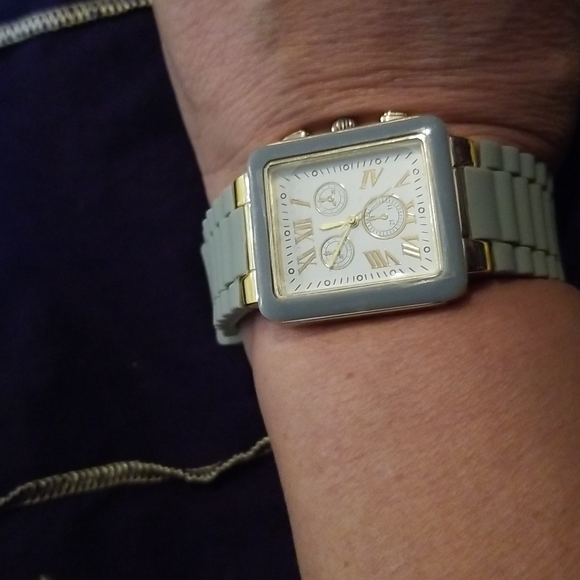 Gray Watch - Picture 3 of 4